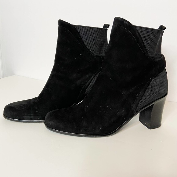 Donna Karan New York velvet booties, DKNY black velvet booties, heeled booties - Picture 2 of 7